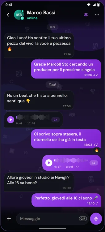 Chat nell'app I AM MUSIC con messaggi vocali, GIF e un appuntamento in studio